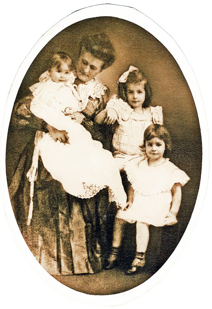 Marie Fladvad Cottrell in about 1906 with her daughters